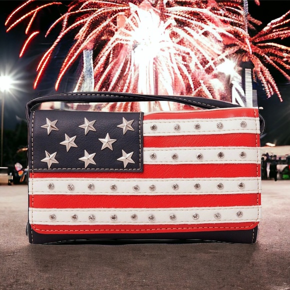American Flag Wallet Wristlet Clutch USA Patriotic Gift Women Crossbody Trifold - Picture 1 of 6